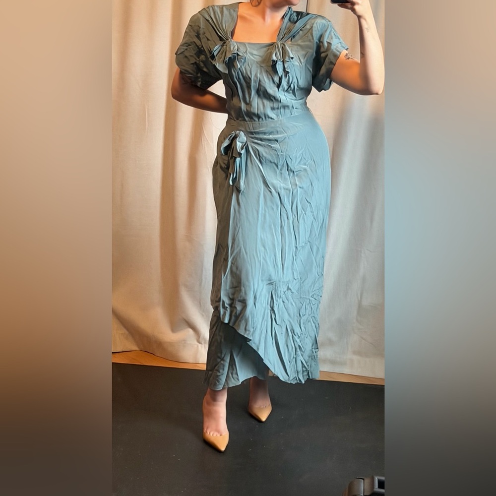 Early 1940s antique dress rare large size eith shoulder pads